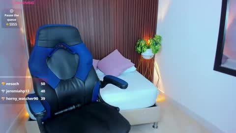 A U R O R A online show from March 8, 8:33 am