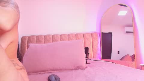 auroraa_miller online show from February 2, 12:01 pm