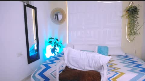 INSTAGRAM AURORA MCRY online show from April 7, 4:58 am