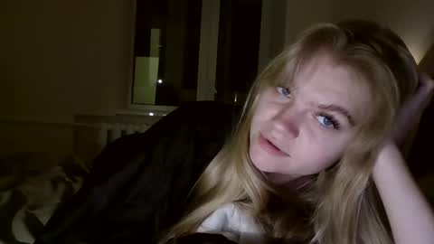 AuroraXRoses online show from October 25, 5:02 pm