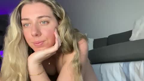 aussielulu online show from May 4, 6:42 am