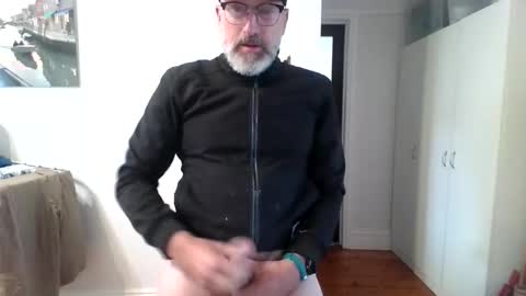 aussiemaninmelbourne online show from May 7, 1:56 am