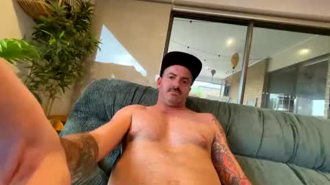 austintoner85 online show from February 24, 8:06 am