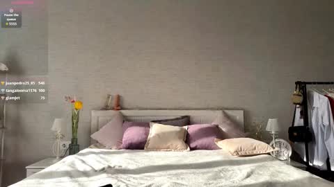 Annie online show from March 12, 1:04 pm