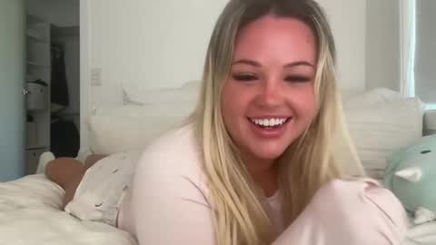 ur gf online show from March 1, 11:31 pm