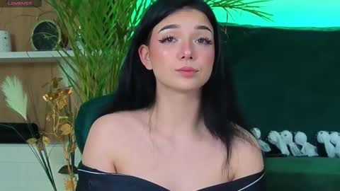 AveryWillow online show from November 17, 10:45 pm