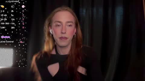 avril_pearly_ online show from March 30, 10:37 am