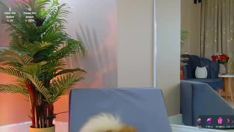 AVRILL CYRUX online show from September 12, 7:10 am