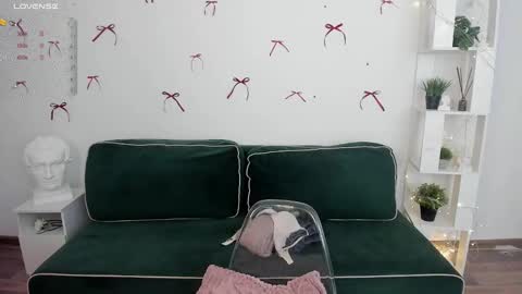 Emily online show from February 9, 8:43 am