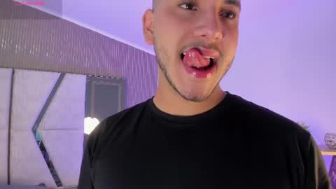 axel_grey_ online show from July 20, 1:02 pm
