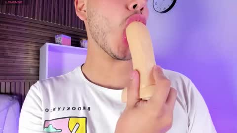 axel_grey_ online show from October 17, 2:54 pm