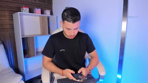 axel_grey_ online show from September 20, 12:41 pm