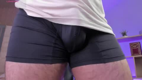 axel_grey_ online show from April 27, 1:52 pm