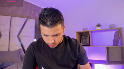 axel_grey_ online show from July 17, 1:13 pm