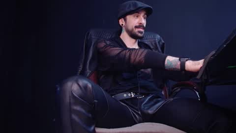 AxelColton online show from October 27, 11:32 am