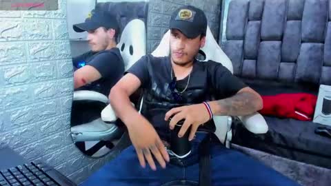 Snapshot of axell_cross2 chatting on February 20, 7:41 pm Axell Cross2 online show from February 20, 7:41 pm