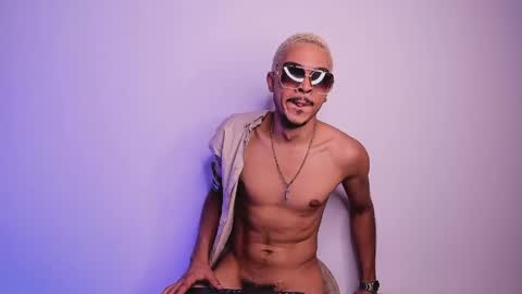 Axel online show from June 4, 5:02 am