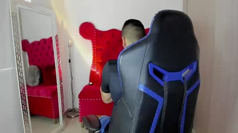 Axel online show from July 14, 11:15 am