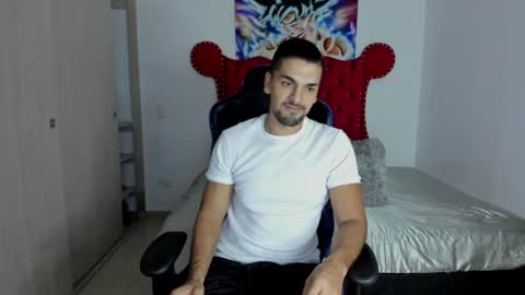 Axel online show from June 18, 11:48 am