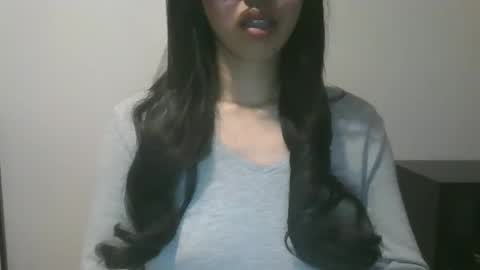 Snapshot of axuepetitt chatting on December 11, 5:25 pm axue online show from December 11, 5:25 pm