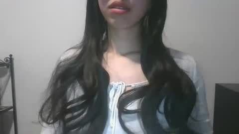Snapshot of axuepetitt chatting on December 21, 1:58 am axue online show from December 21, 1:58 am