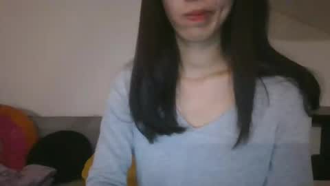 Snapshot of axuepetitt chatting on October 2, 7:56 pm axue online show from October 2, 7:56 pm
