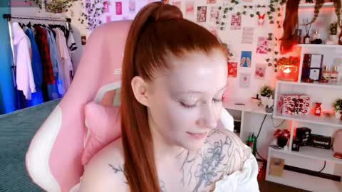 Ayla hill online show from November 18, 6:55 pm