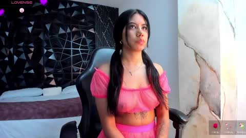 aylinlove_ online show from June 3, 12:19 pm