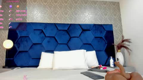 aynaraross1 online show from December 18, 5:36 am