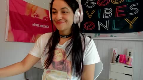 Azucena R online show from October 8, 3:40 pm