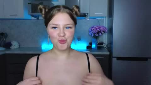 Bella Wooowww online show from March 7, 4:12 am