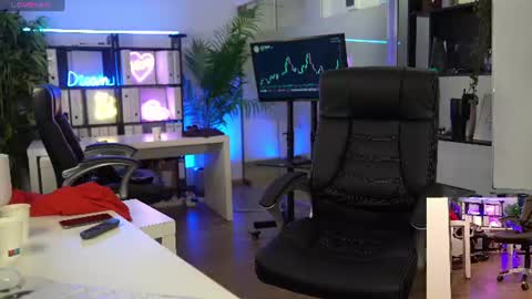Olivia and Lexi online show from July 9, 7:45 am