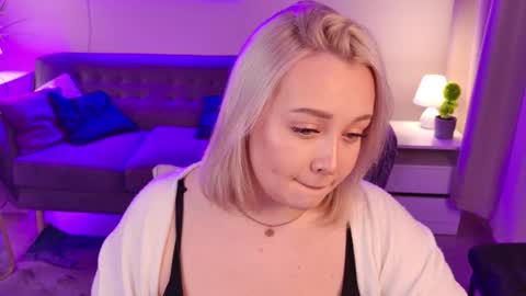 L O L I T A online show from December 14, 8:48 pm