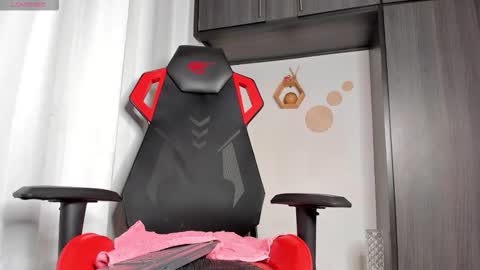 FOLLOW ME  online show from November 5, 3:41 am