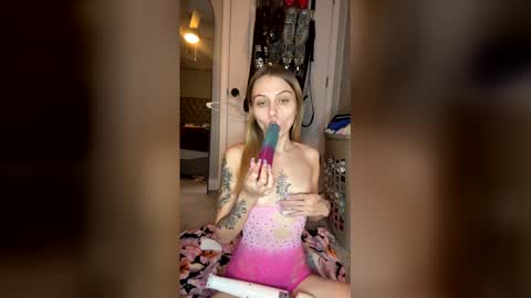 babyypiscess online show from December 15, 11:23 pm