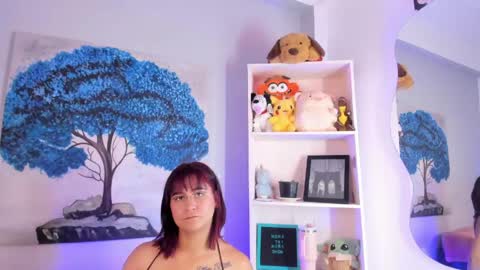 daya independent model online show from May 7, 10:49 pm