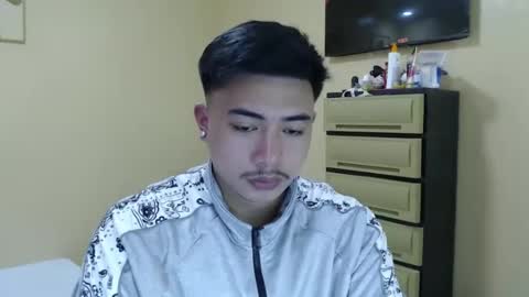 Snapshot of badboy_hanns chatting on December 10, 4:13 am HANNS online show from December 10, 4:13 am