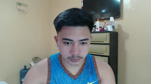 Snapshot of badboy_hanns chatting on December 11, 5:43 am HANNS online show from December 11, 5:43 am