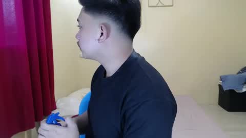 Snapshot of badboy_hanns chatting on December 8, 7:26 am HANNS online show from December 8, 7:26 am