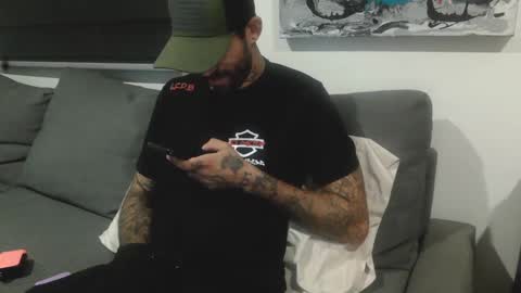 BadCouple  online show from September 26, 11:35 pm