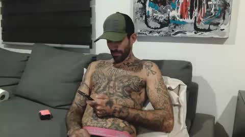 BadCouple  online show from September 24, 12:28 am