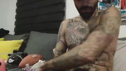 BadCouple  online show from January 17, 3:16 am