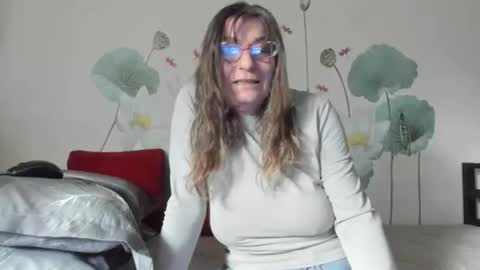 Gina online show from December 18, 1:39 pm