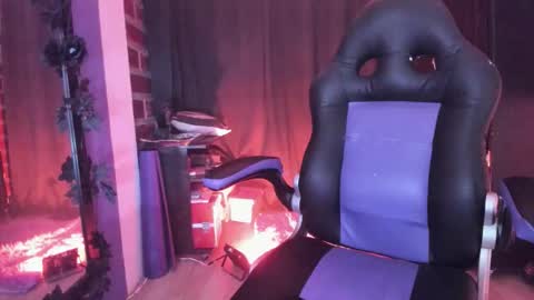        Please help me to reach 100 thumbs up online show from December 14, 8:37 pm