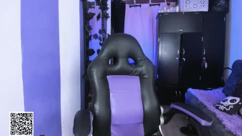        Please help me to reach 100 thumbs up online show from April 10, 7:18 pm