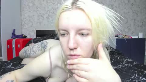 holly online show from September 9, 12:32 am