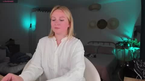 Allie online show from July 1, 7:44 pm