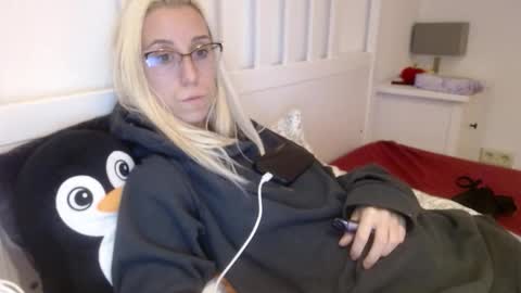 Lena online show from October 27, 7:03 pm