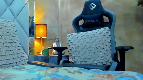 Bastian Independent Model online show from September 12, 2:41 pm