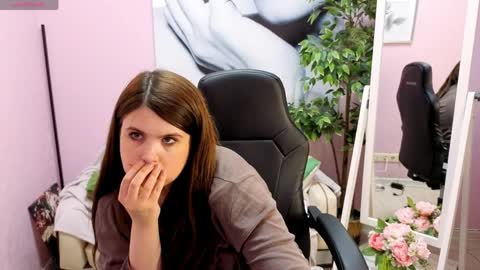 battymoll online show from April 5, 3:42 pm